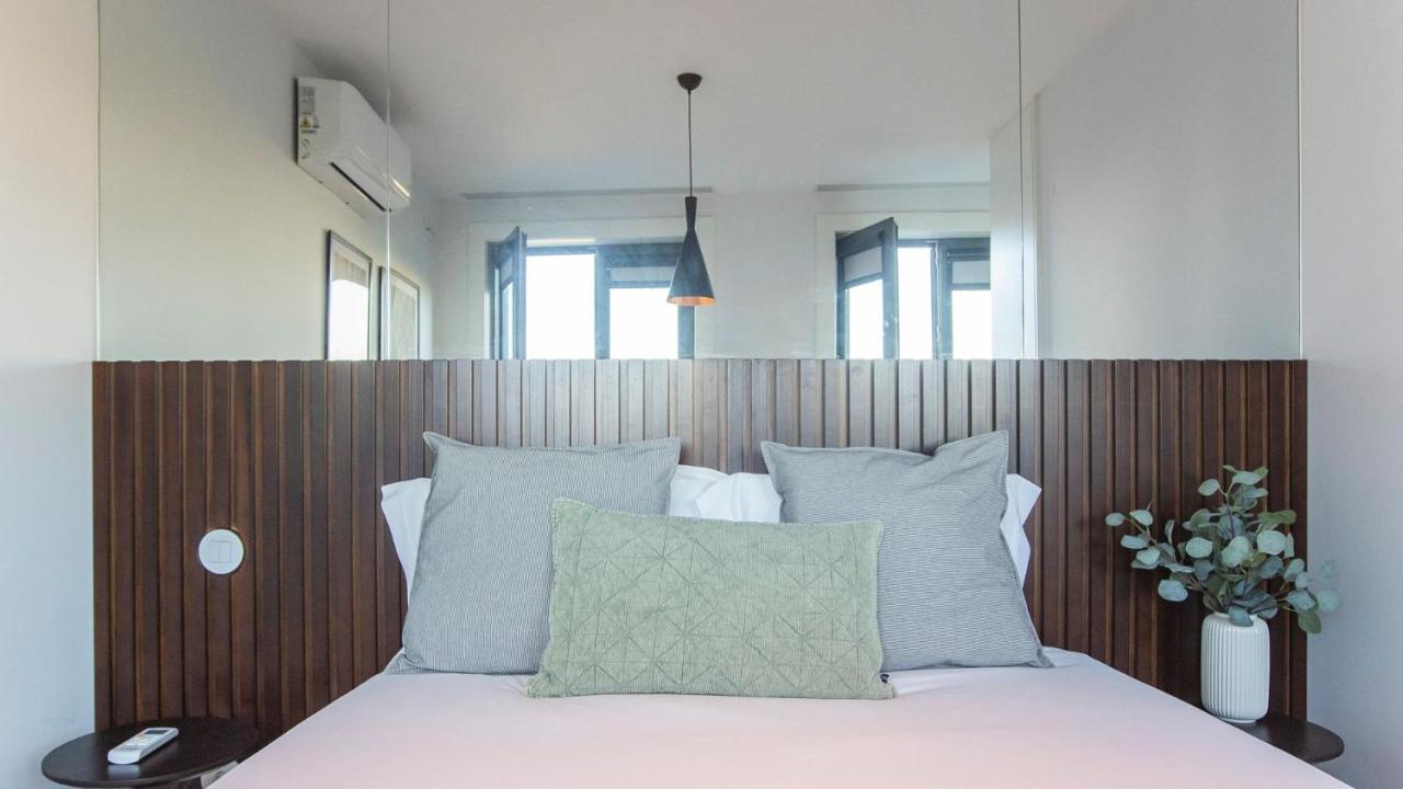 Stylish Studio W/ Ac & Balcony By Lovelystay ポルト エクステリア 写真