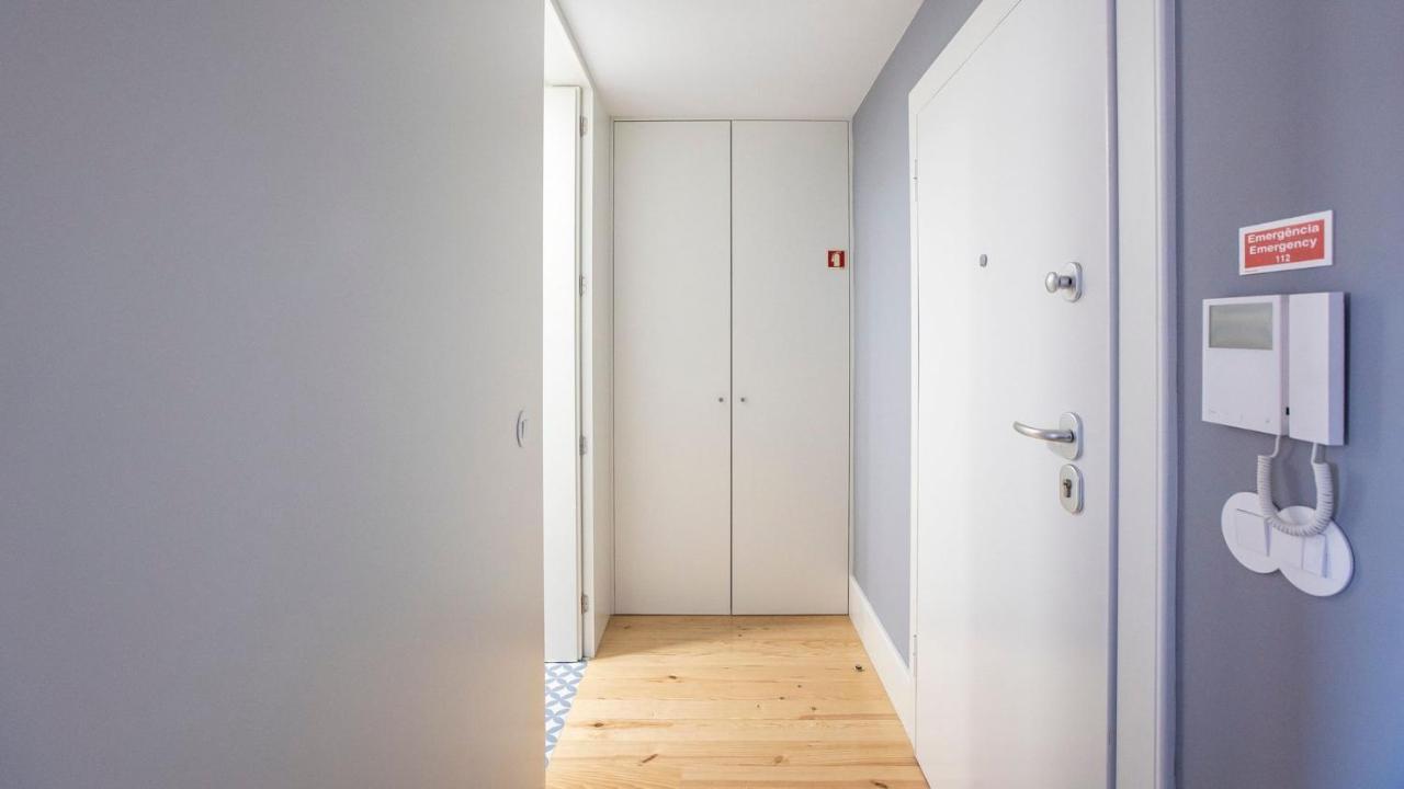 Stylish Studio W/ Ac & Balcony By Lovelystay ポルト エクステリア 写真