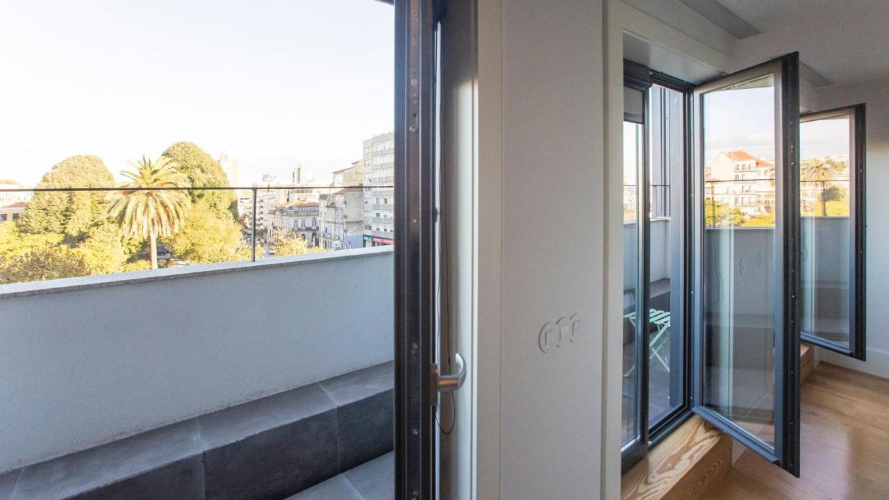 Stylish Studio W/ Ac & Balcony By Lovelystay ポルト エクステリア 写真